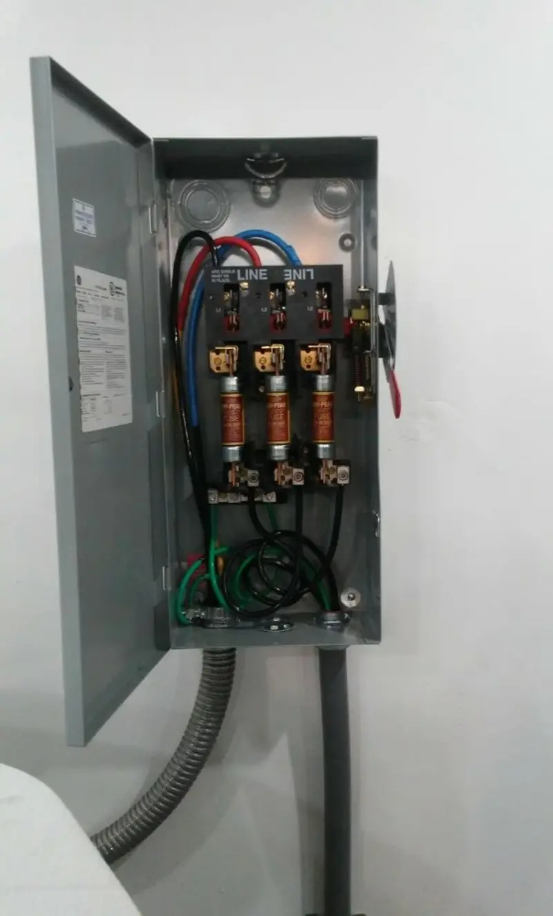 Three-phase disconnect switch installed for Smoke Detector Installation in Maidencreek